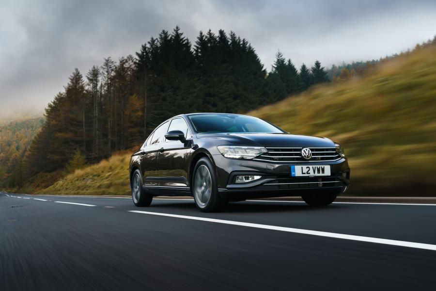  Volkswagen Passat SEL (B8) 2019 года  (UK) (фото 17 из 24)